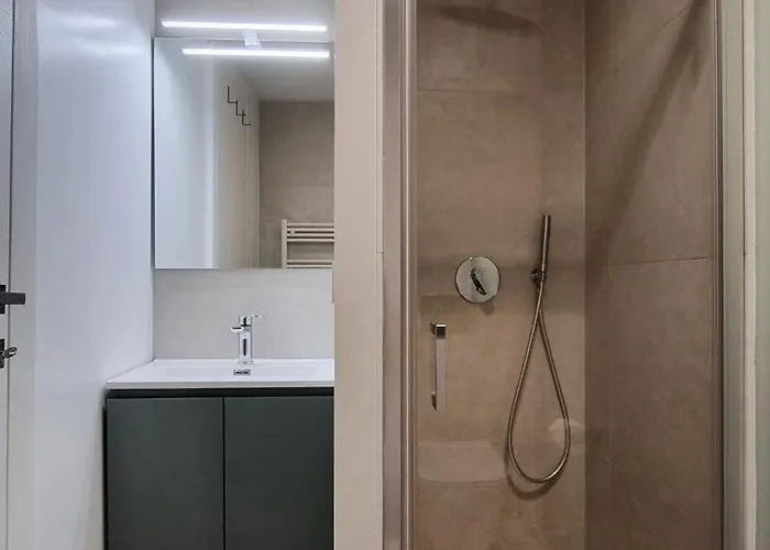 아파트 Vytalea - Trilocale Moderno Con Patio E Doppi Servizi, Vicino M4 - Modern 2-bedroom With Patio & Two Bathrooms, Near Metro M4
