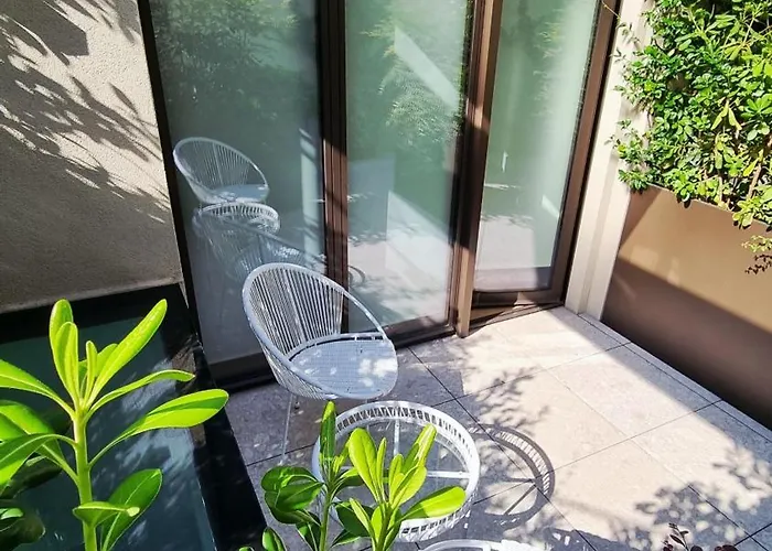 Vytalea - Trilocale Moderno Con Patio E Doppi Servizi, Vicino M4 - Modern 2-bedroom With Patio & Two Bathrooms, Near Metro M4